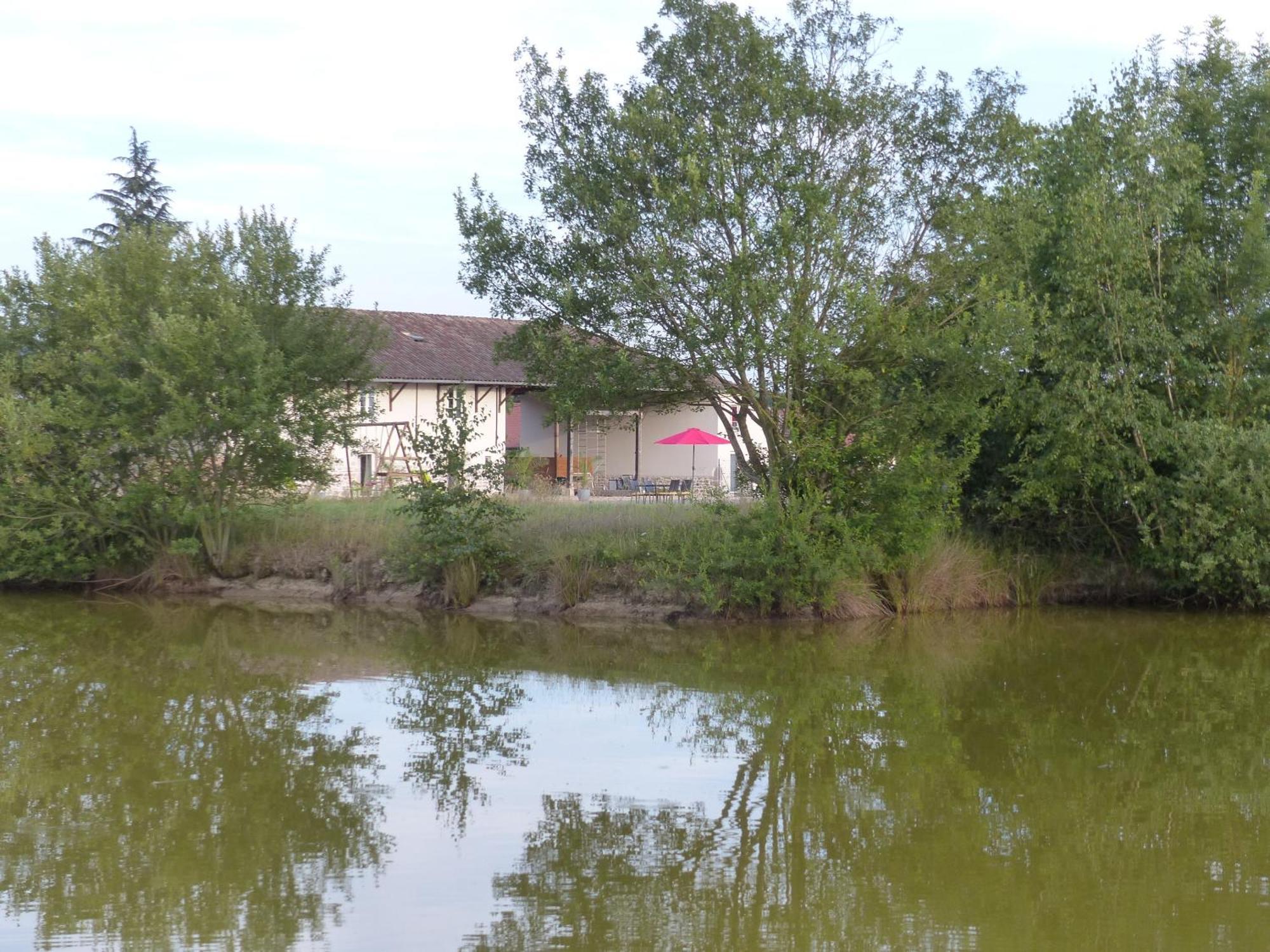 Gites Domaine De La Rochere Domsure ภายนอก รูปภาพ